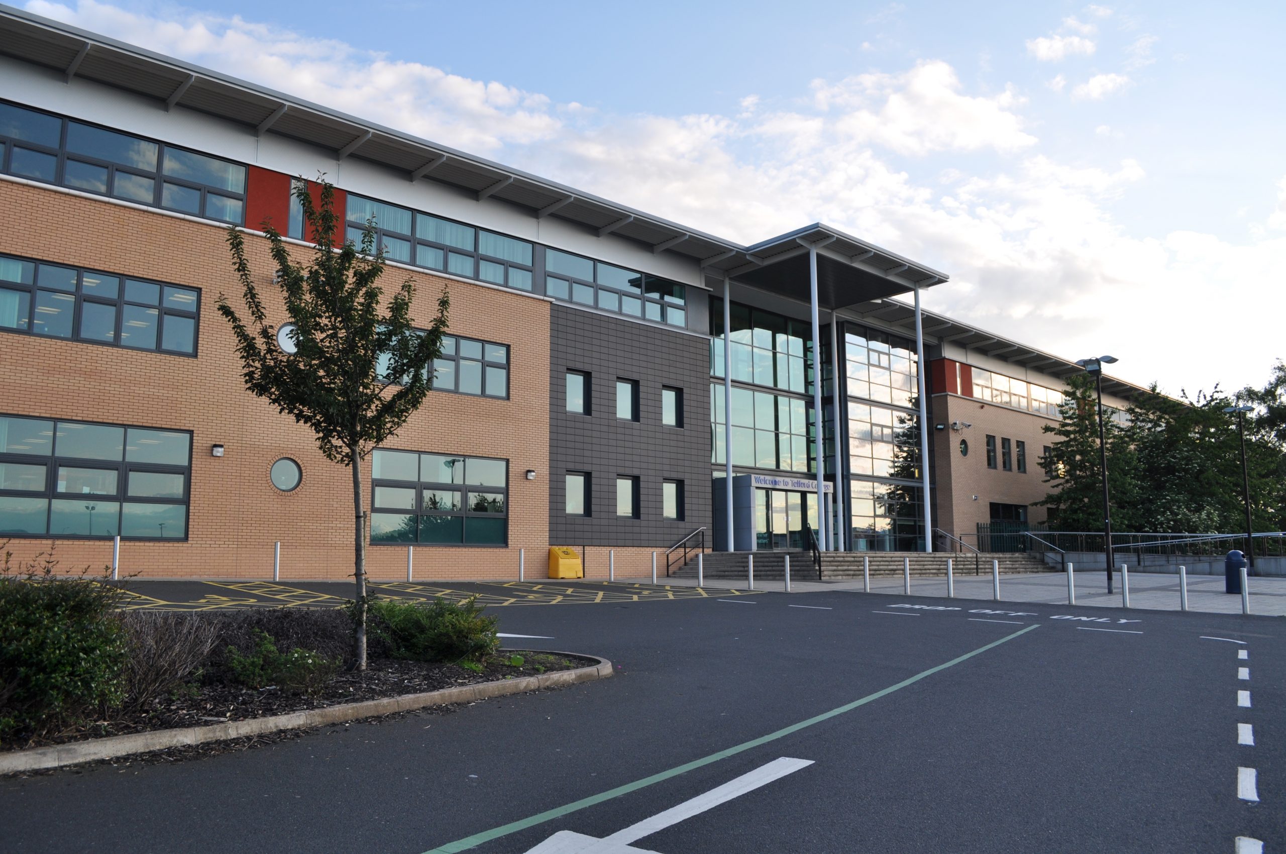 Front of college campus building in daylight